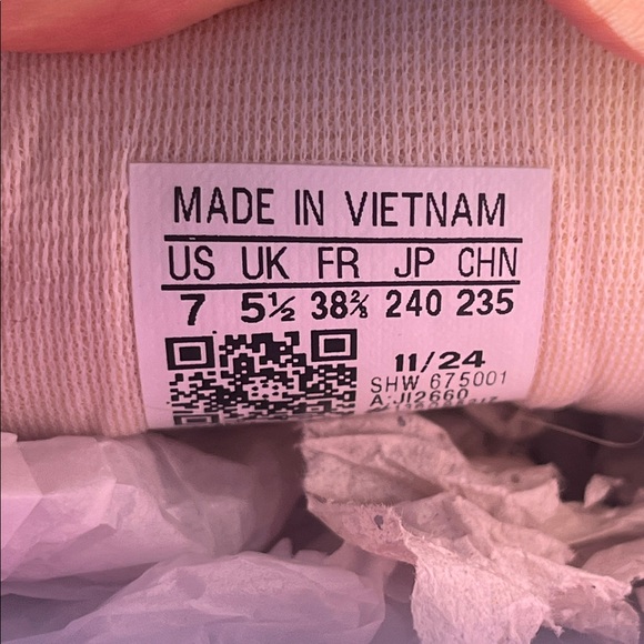 Like New Adidaa Bermuda Sneakers - Picture 9 of 11